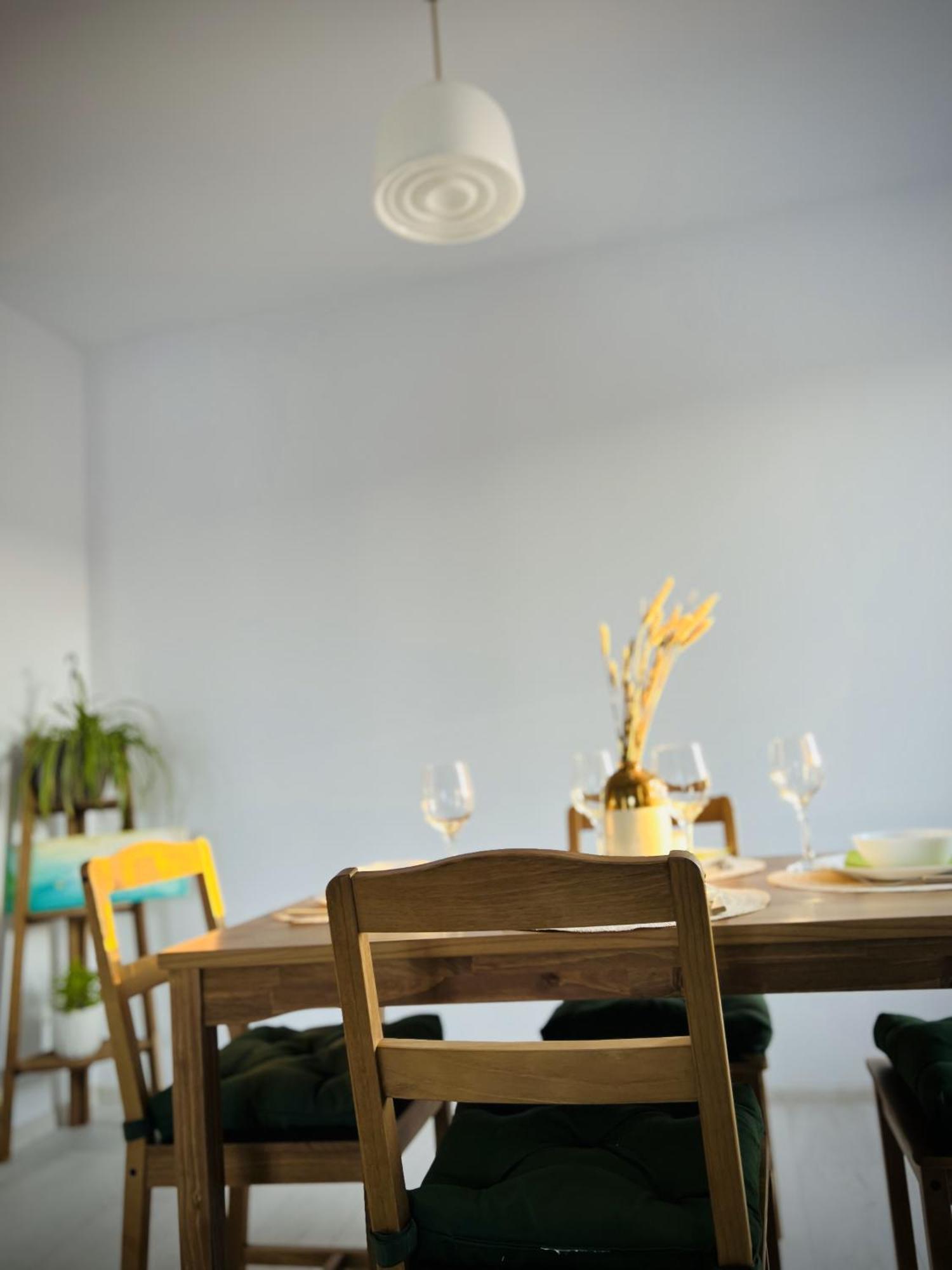 Airport Gardens Loft Apartman Otopeni Kültér fotó