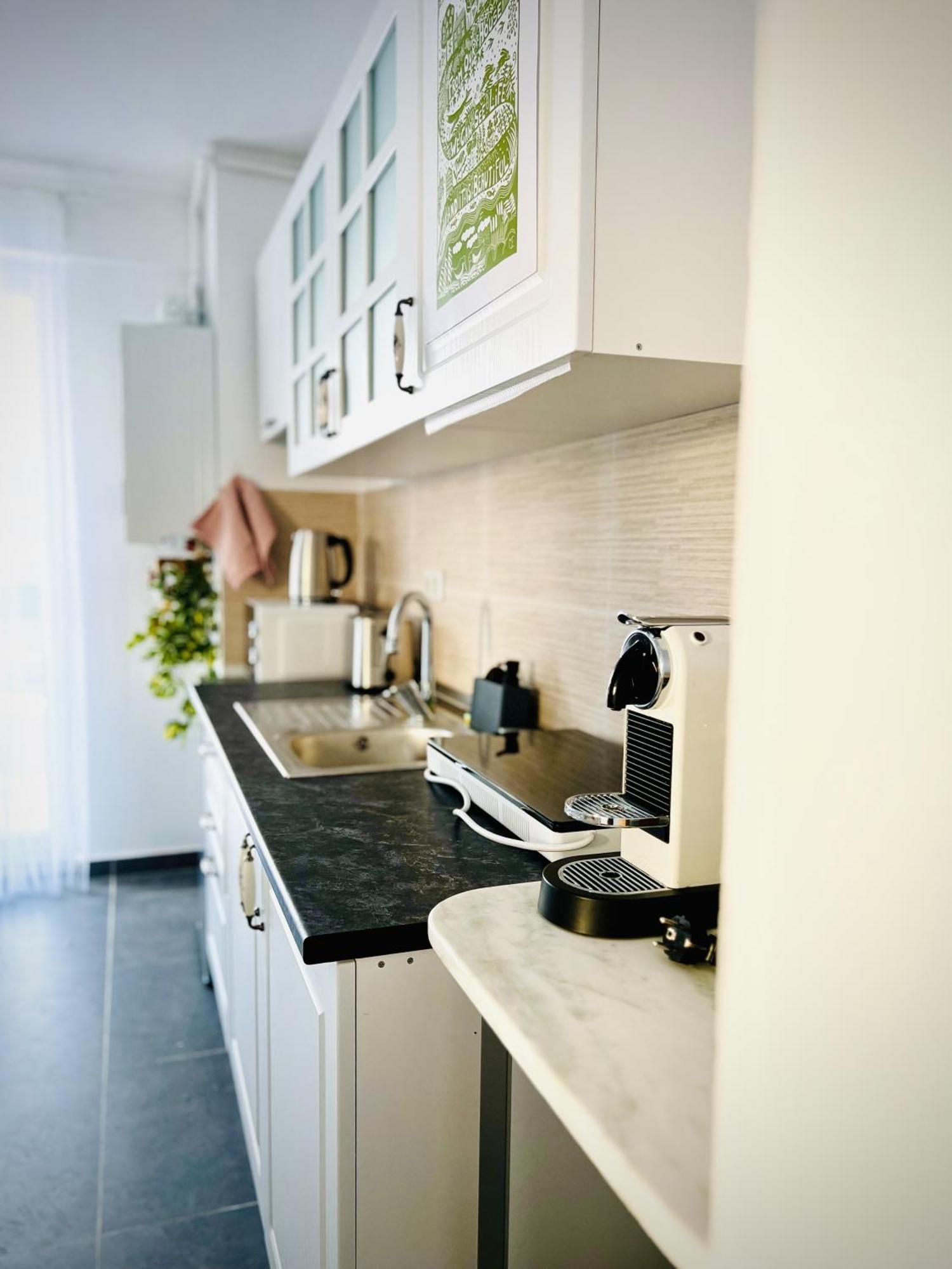 Airport Gardens Loft Apartman Otopeni Kültér fotó